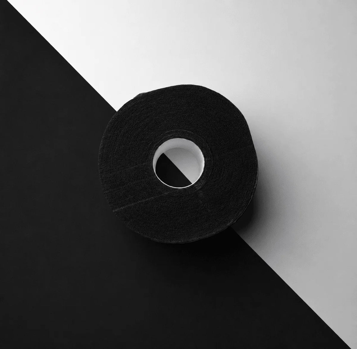 Detalle de rollo de tiras protectoras desechables para cuello de barbería y peluquería